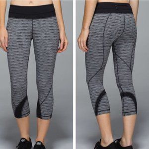 * Lululemon 6 Run Inspire Crop II All Luxtreme Textured Wave Black Silver Spoon